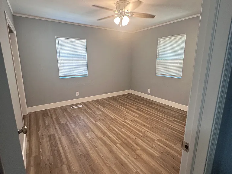 2030 Harold Ct — Photo 17