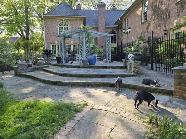 3811 Hummer Rd, Annandale, VA 22003