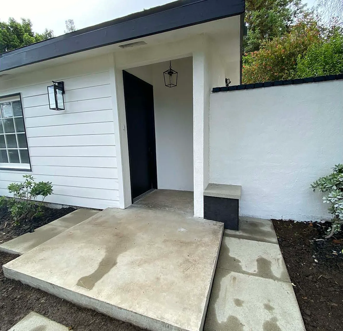 22908 Leonora Dr — Photo 2
