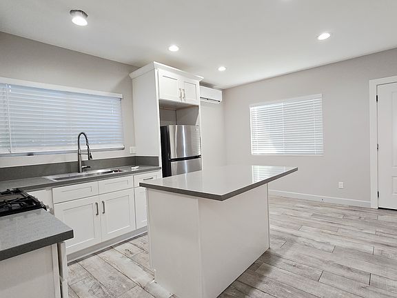 3rd image of 12764 West St