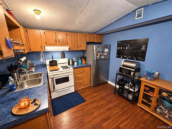 2nd image of 380 Ellen (aka Forest Park) Street