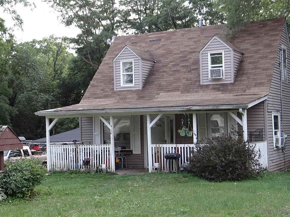 2nd image of 910 Willard Ave