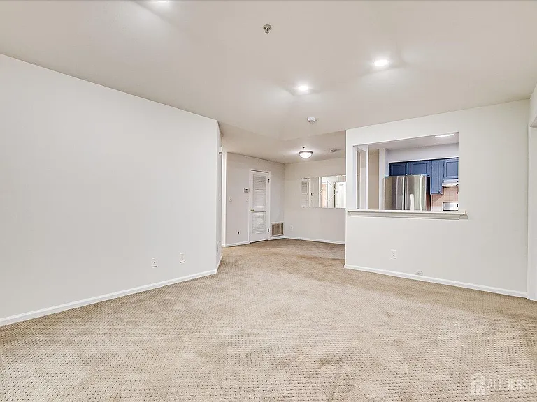 936 Waterford Dr — Photo 10