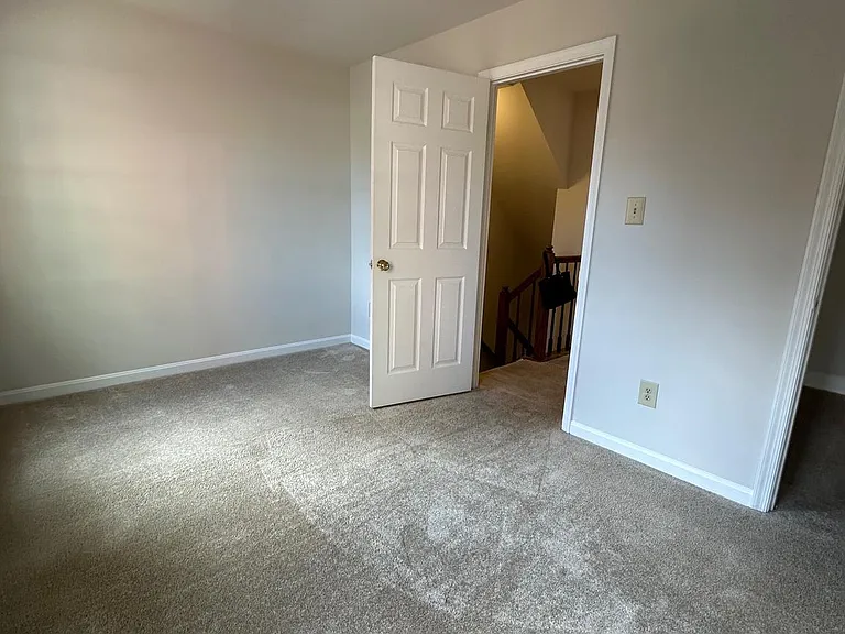 529 Colecroft Ct — Photo 12