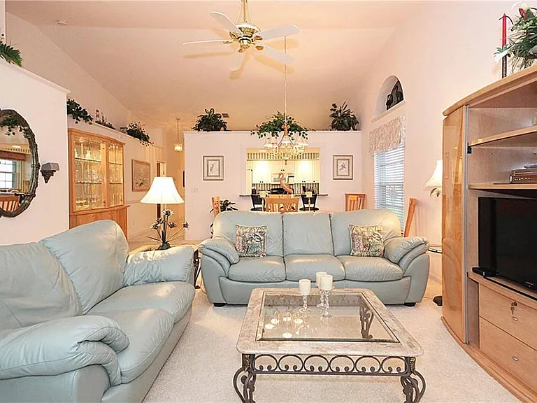 322 Melrose Pl #31 — Photo 2