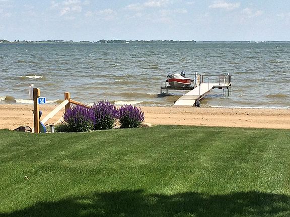 Dock & Boat Lift on Thompson