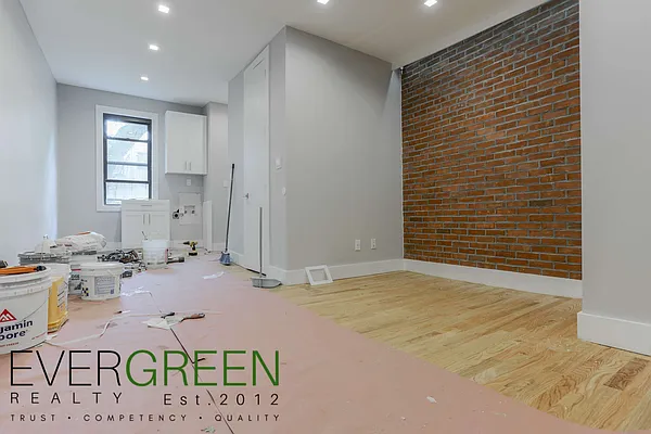 Rented by Evergreen Apartments BK | media 3