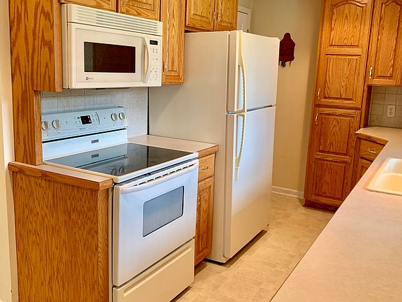 5th image of 12060 James St