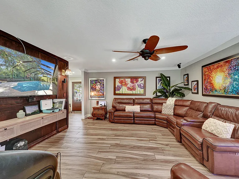 9025 SW 186th Ter — Photo 5