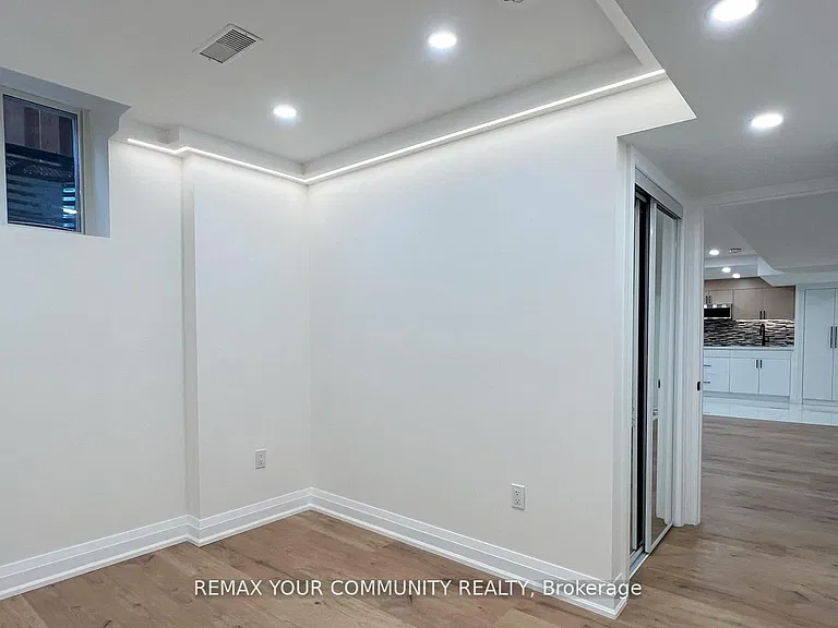 24 Foxhill Dr #LOWER — Photo 10