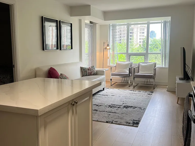 330 Burnhamthorpe Rd W #408 — Photo 4