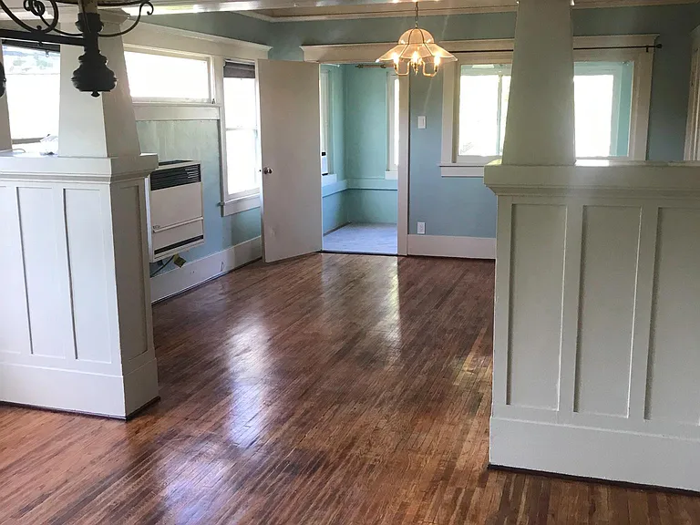 2703 Kenwood Ave — Photo 12