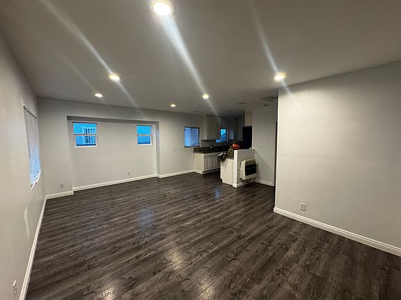 5th image of 4608 Menlo Ave