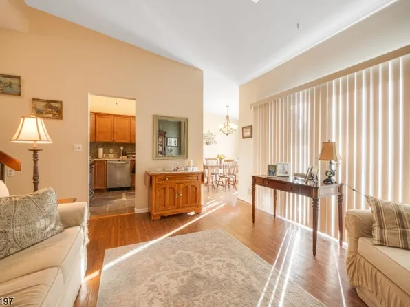 606 Spruce Hills Dr #606, Glen Gardner Boro, NJ 08826