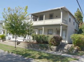 208 W 3rd Ave