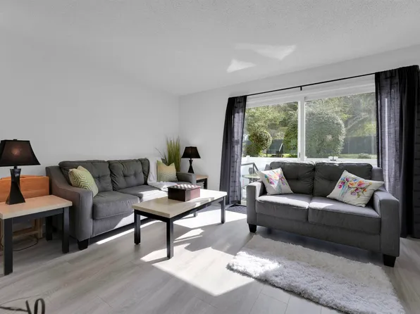 315 Schoolhouse St #25, Coquitlam, BC V3K 5P4