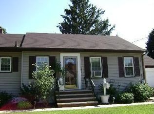 30 Strathmore Ter, Saddle Brook, NJ 07663