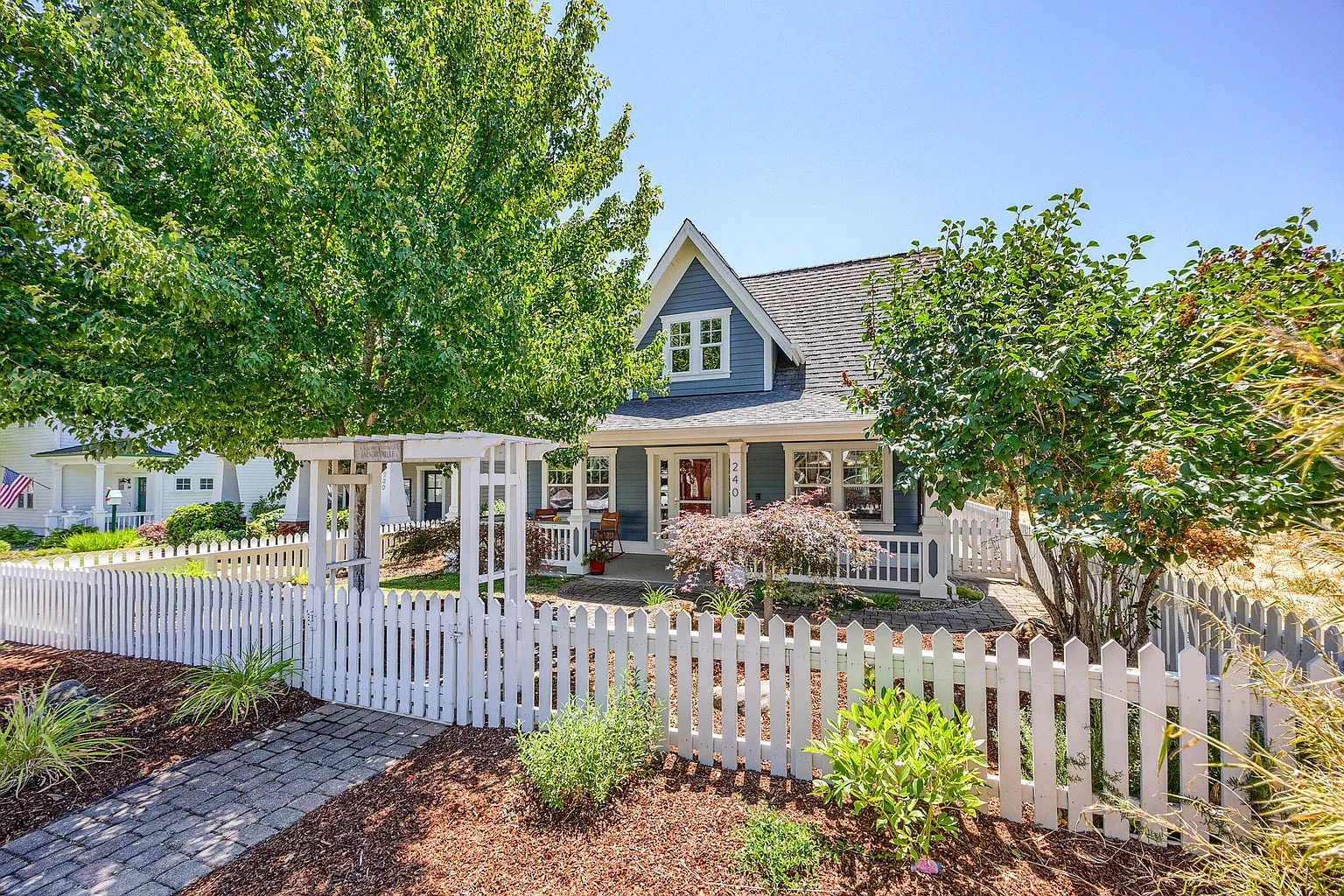 240 Cottage St photo 1