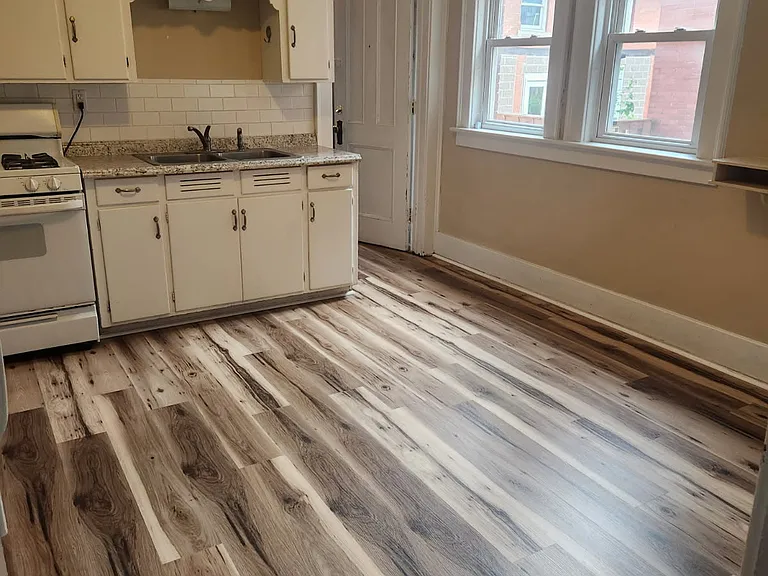 446 W 7th St — Photo 16