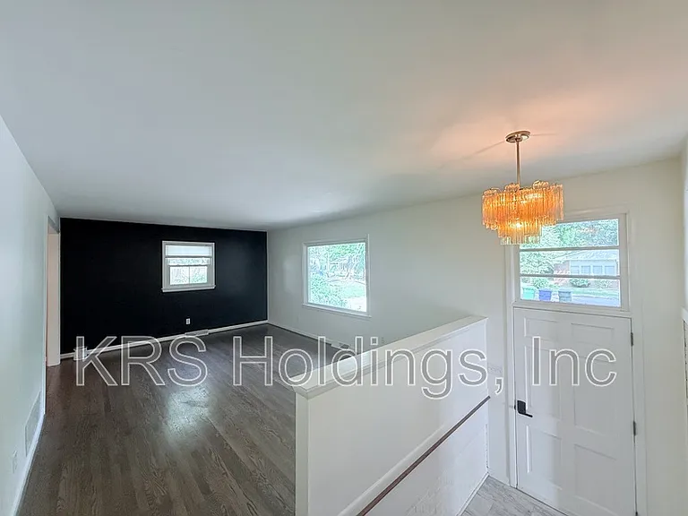 1512 Basewood Dr — Photo 9