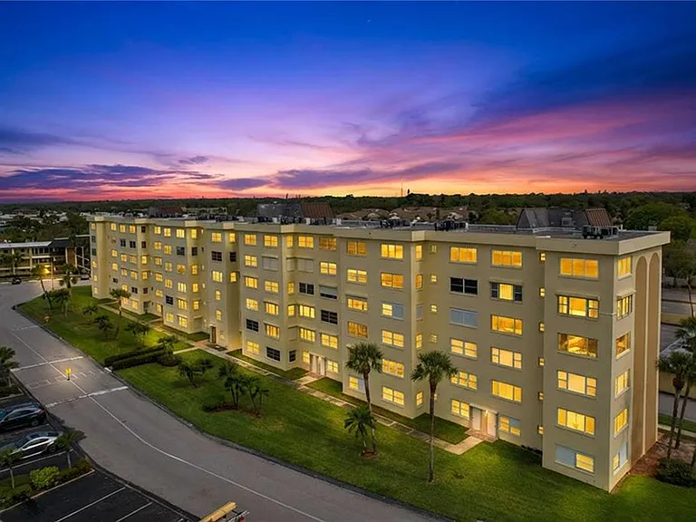 4650 Cove Cir #209 — Photo 48