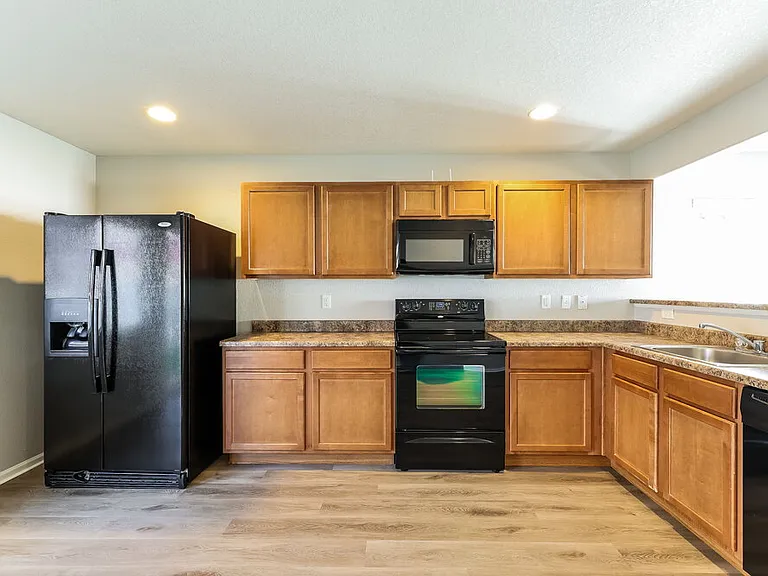 18609 E 45th Pl — Photo 8