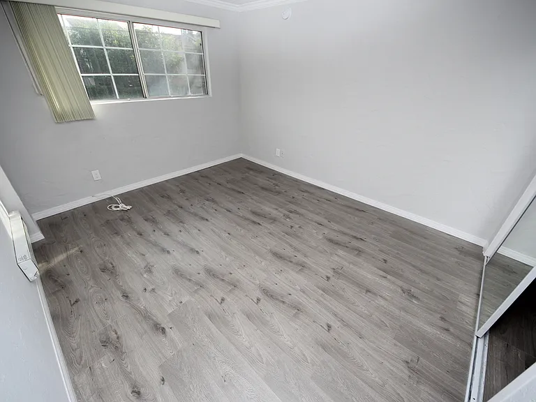 415 Venice Apartments — Photo 7