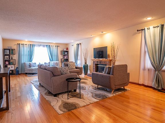 4th image of 4052 E Bennington Blvd