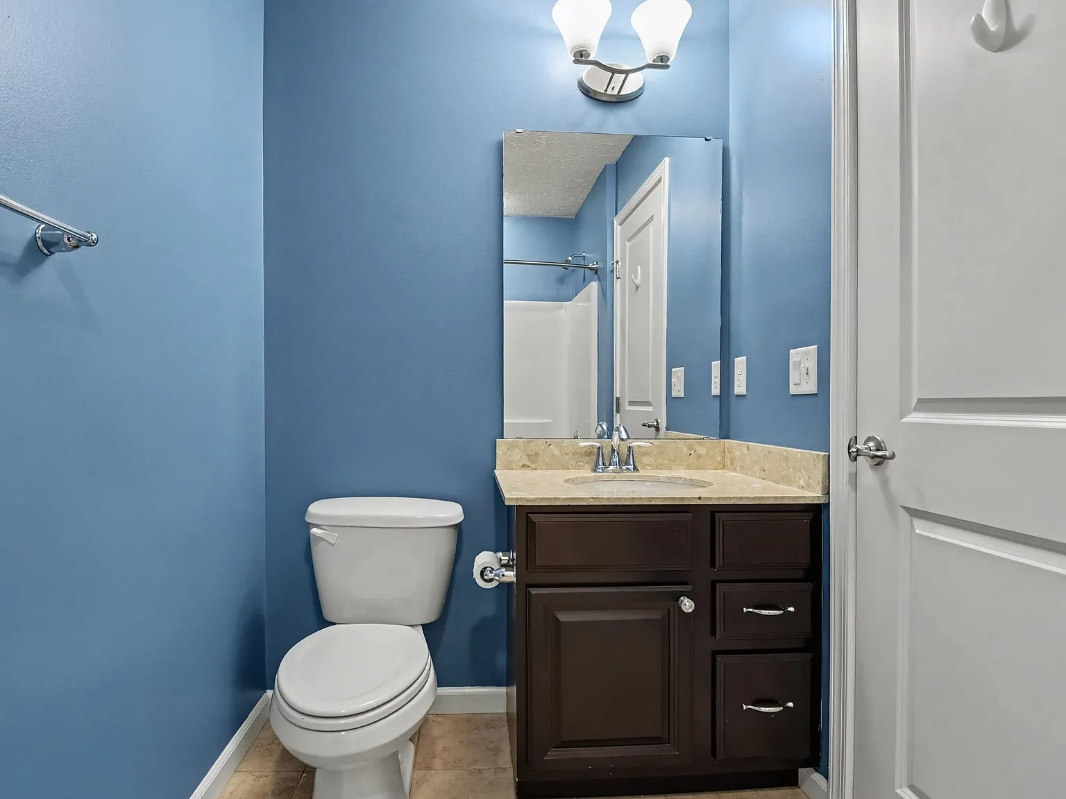 3 bed, 2192 sqft, $3,265 — Photo 3
