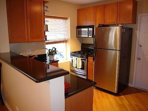 4th image of 3207 W Argyle St APT 3E