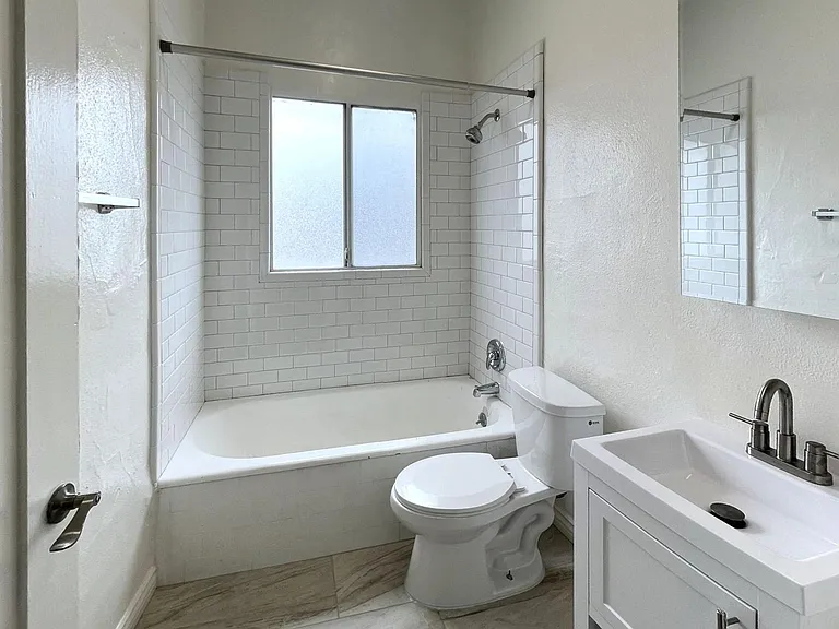 SUT - 1314 Sutherland St — Photo 13