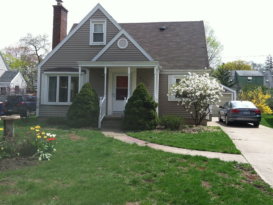 1st image of 2332 Monroe Ave NE