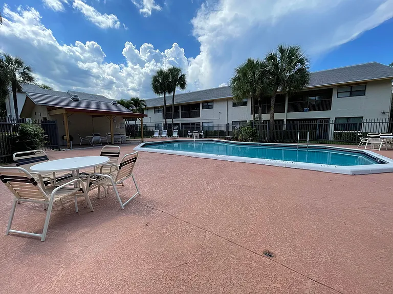 2967 Riverside Dr #109 — Photo 26