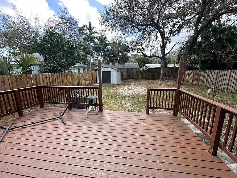 1424 SW 9th St — Photo 26