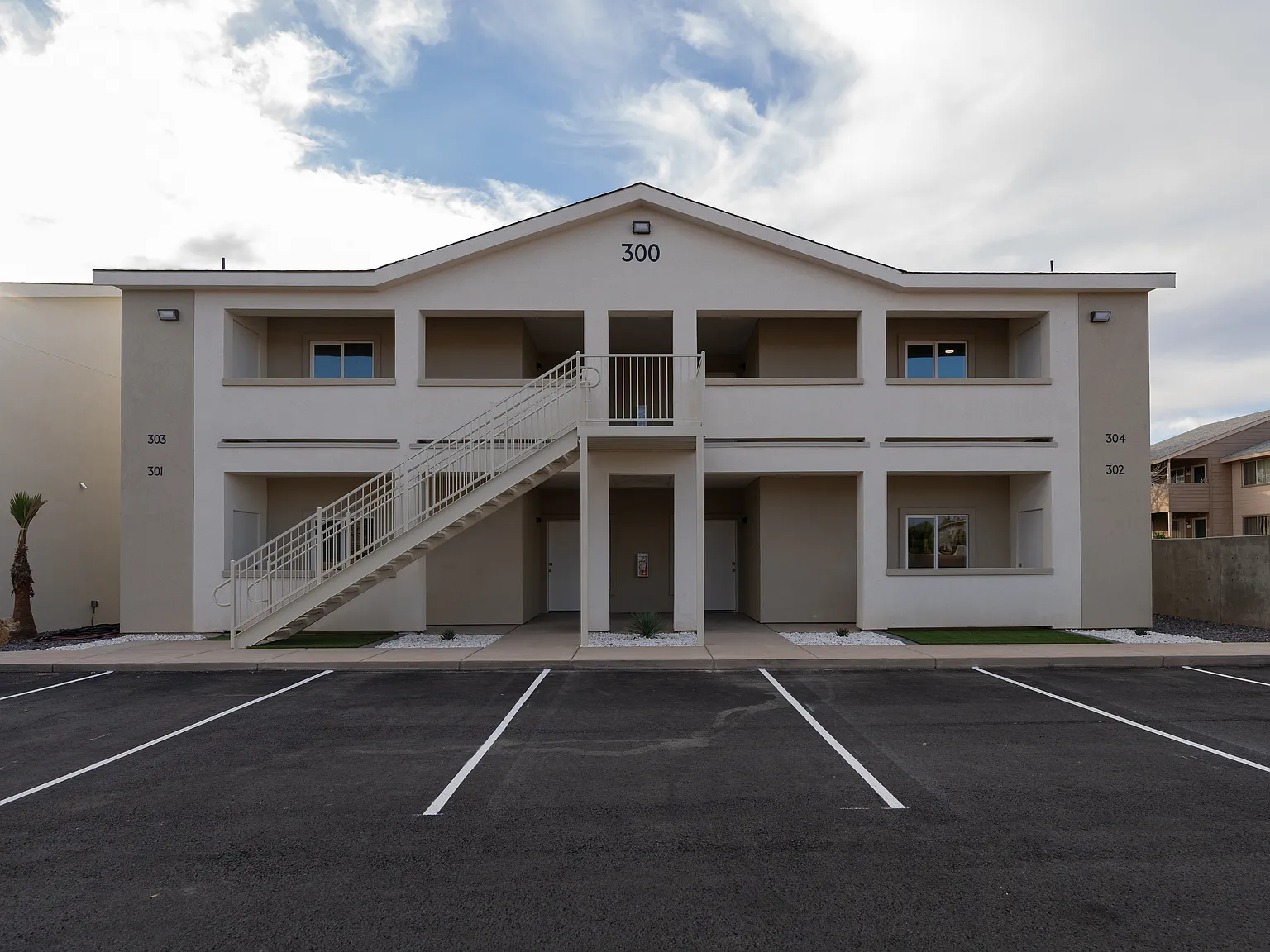541 W Mesquite Blvd — Photo 1