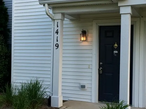 1419 McClure Rd, Aurora, IL 60505