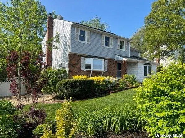 28 Carston Street, Selden, NY 11784