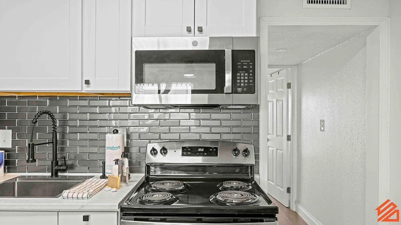 1 bed, 1.0 bath, 5801 sqft, $3,100 — Photo 3