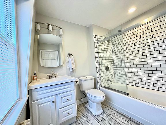 4th image of 351 Marlborough St #Penthouse