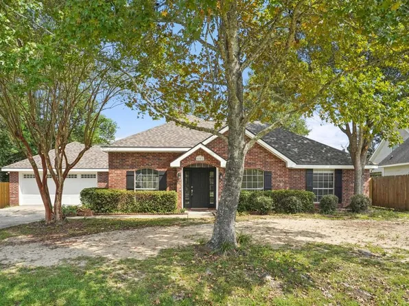 401 Greencrest Dr, Covington, LA 70433