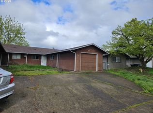 684/686 W Quinalt St, Springfield, OR 97477