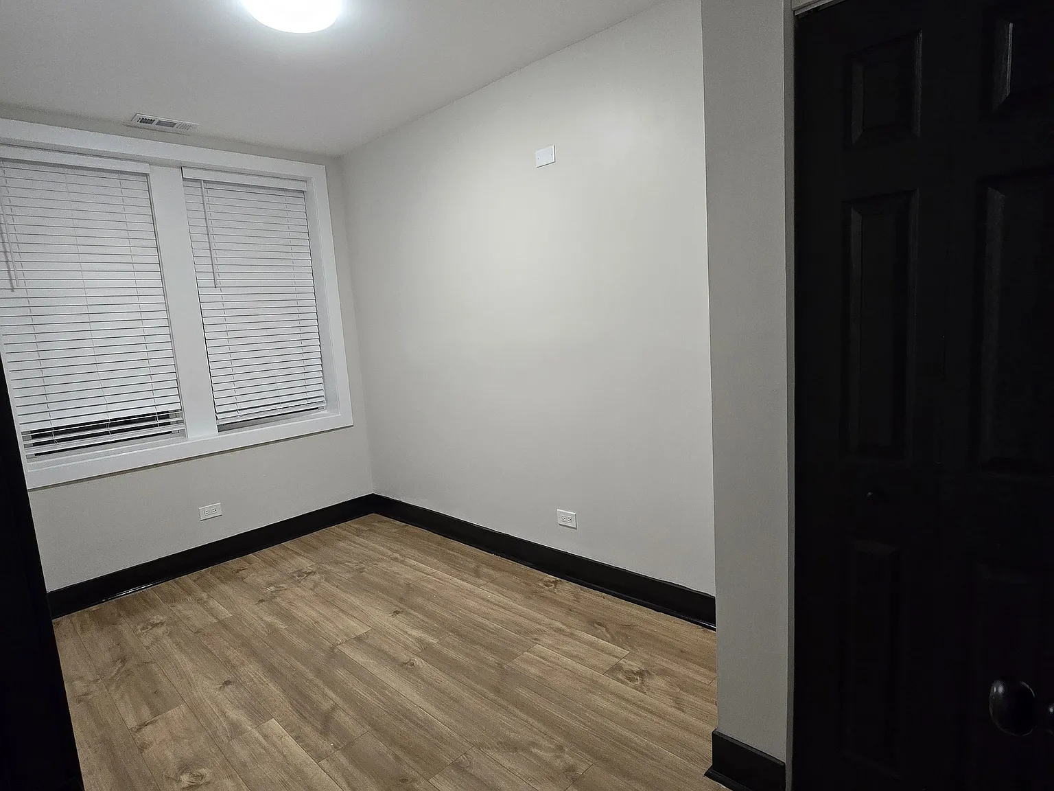 3 bed, 1200 sqft, $2,000 — Photo 2