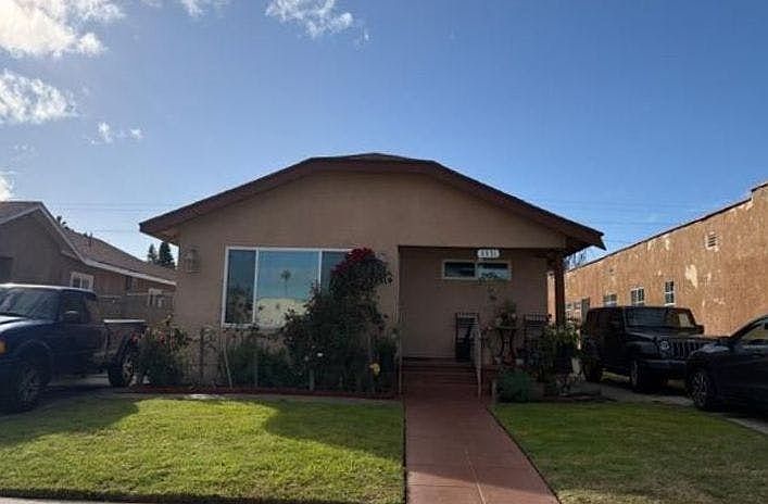 1st image of 5931 S Arlington Ave