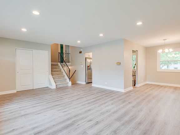 4th image of 842 Yorkshire Dr