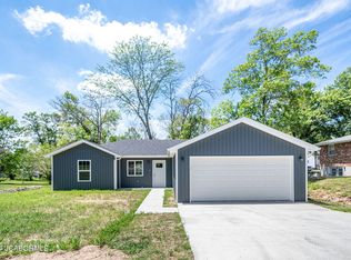 1205 Randall Ln, Fulton, MO 65251