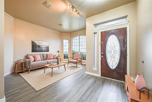 1st image of 606 Primavera Dr