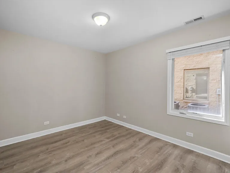 3423 Ridgeland Ave #101 — Photo 14