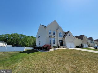 3 Tupelo Ln, Sicklerville, NJ 08081