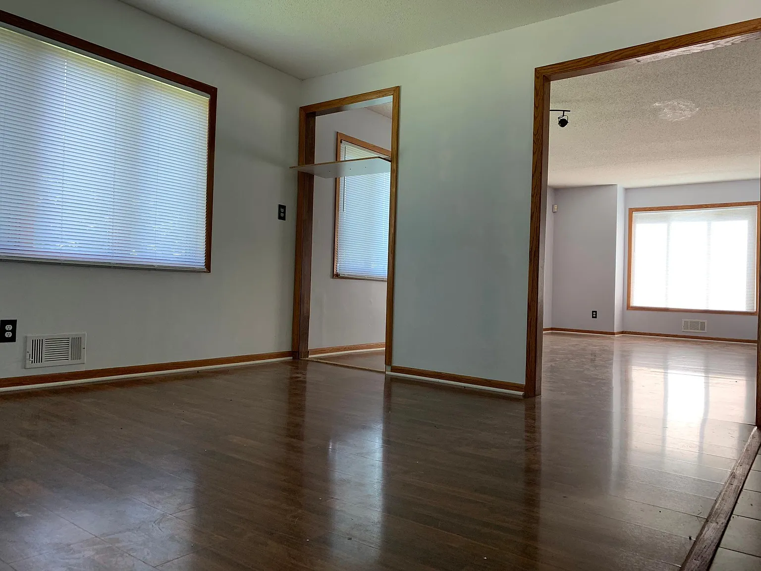 1427 Newton Ave N — Photo 4