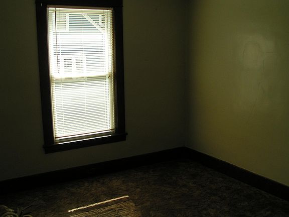 4th image of 2233 Buchanan Ave SW #1